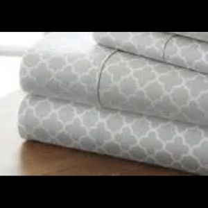 Twin 3 piece Patterned Bed Sheets Set New!
